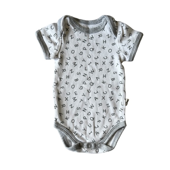 3/$20 SNUGABYE Newborn Neutral Cotton Alphabet Onesie - Picture 1 of 2